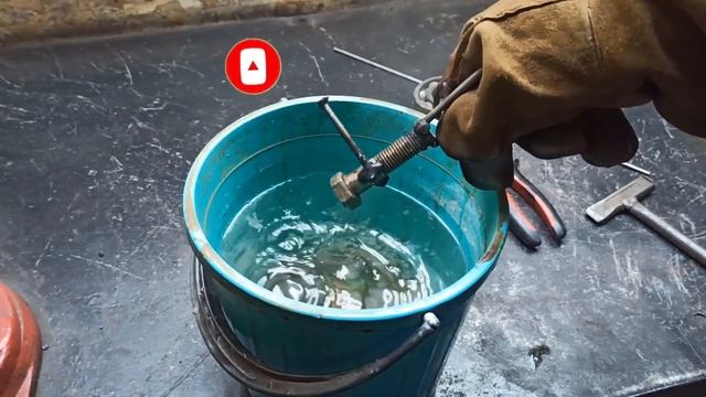DIY Самоделка из хлама своими руками Человек из болта