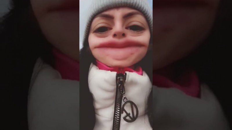 Всё таки вышла прогуляться.