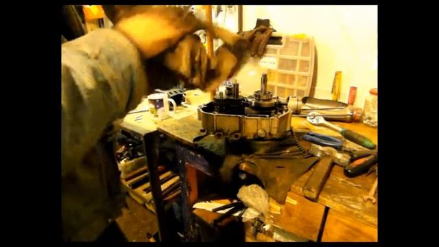 Pit-Stop26. ПОЛНАЯ РАЗБОРКА ДВИГАТЕЛЯ МОПЕДА И ЗАМЕНА ВТОРИЧНОГО ВАЛА! смотреть онлайн