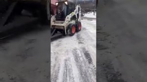Работа мини-погрузчика Bobcat со скрепером