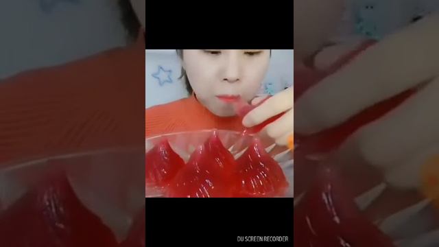 Не залипни, японцы едят лёд