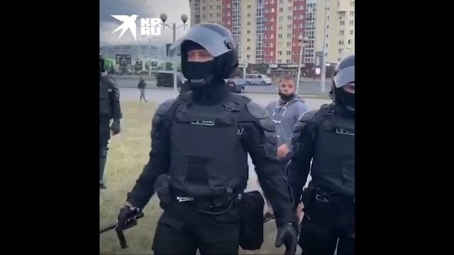 Минск: ОМОН переходит на вежливость смотреть онлайн