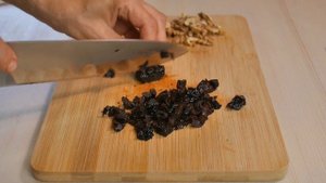 НЕОЖИДАННО ВКУСНО! Салат из свёклы с курицей и черносливом | Beet Salad with Cheken & Walnuts