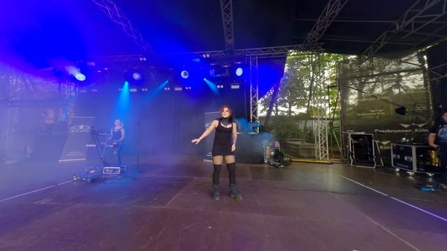 SynthAttack - LIVE in 4k @ Amphi Main Stage 2023 (Life Is A Bitch) смотреть онлайн