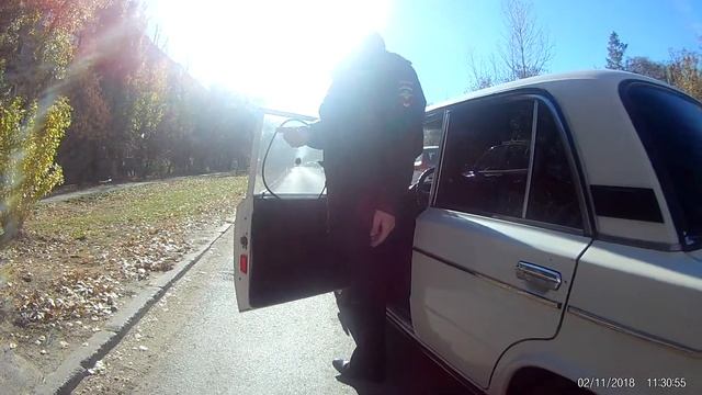 Царь в погонах не пропустил пешехода в жилой зоне г.Волжский