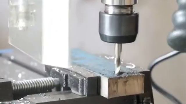 Фрезерные сверлильные станки HMT-BF28 смотреть онлайн