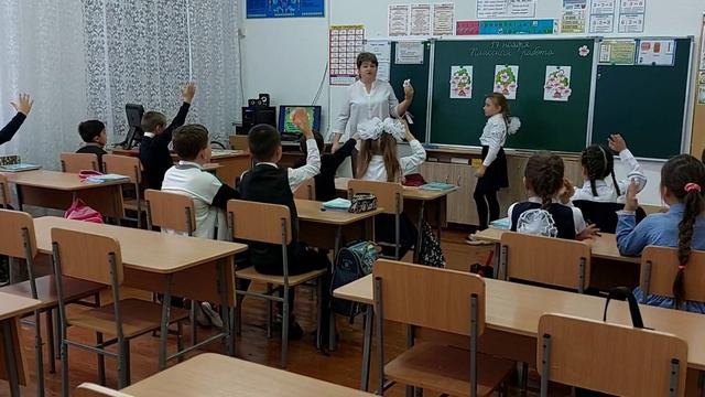 Урок русского языка во 2 Б классе «Приставки, их правописание», учитель Петраченко Н.Н. смотреть онлайн