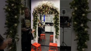 Как нарядить новогоднюю Арку с герляндой