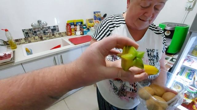 Мы с Мамой жарим куриную печень на сковороде и разговариваем. А какую вы любите и как её готовите? смотреть онлайн