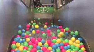Эскалатор в мячиках