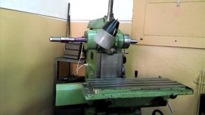 Уроки фрезерования, устанавливаем оправку на фрезерный станок