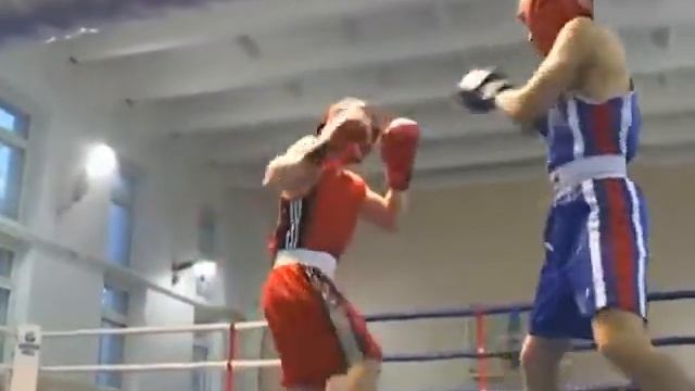 Боксёр в синих шортах применил дзюдо в боксе) смотреть онлайн