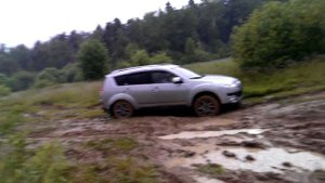 Достаем C-Crosser из грязи