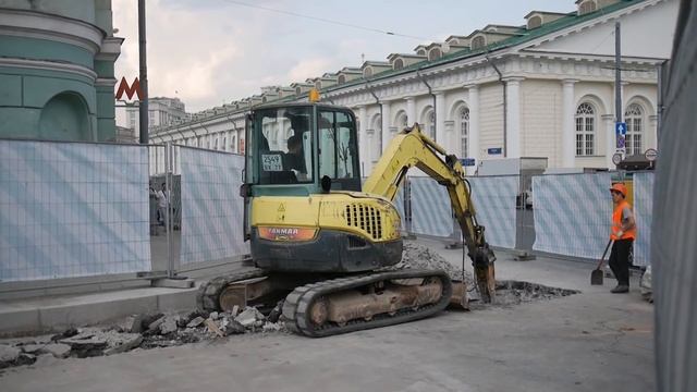МИНИ Японский экскаватор YANMAR с гидромолотом. смотреть онлайн