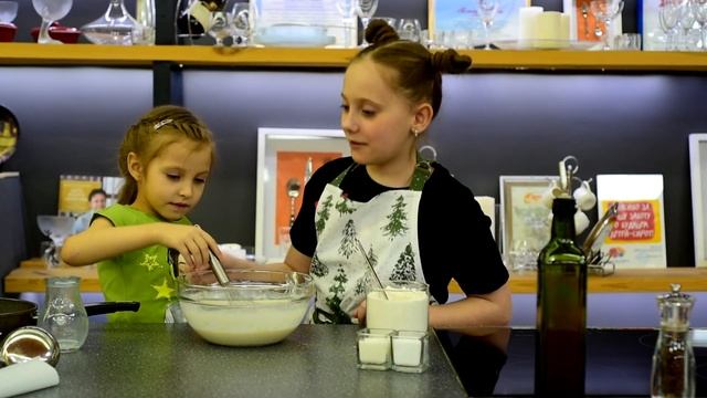 Cooking with kids. Печём блины по-английски смотреть онлайн