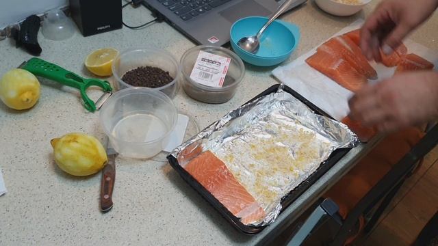 По-израильски просто:  засолка красной рыбы (соломон, форель, сёмга). Рецепт от мужа.