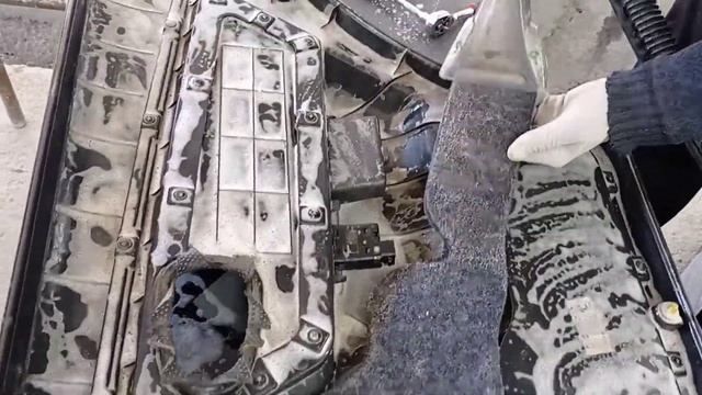 Nexia obshivkasini tozalash jarayoni. Tozalikdan rohatlaning. смотреть онлайн