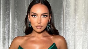 Вот это гены: Алсу предстала со своим отцом-бизнесменом, моложавой мамой и старшим братом в ресторан