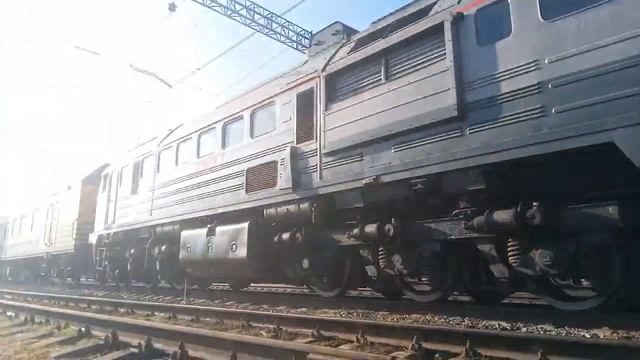 тепловоз 2М62 с ремонтным поездом