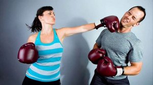 уроки самообороны удар коленом в пах.wmv