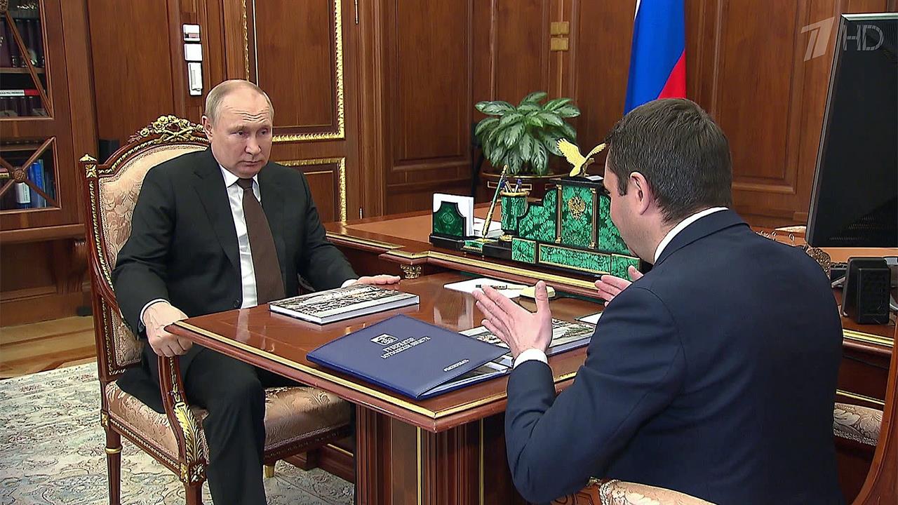 Владимир Путин в Кремле провел встречу с губернатором Мурманской области Андреем Чибисом