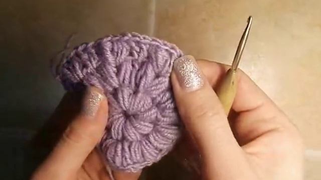 Как связать весеннюю шапочку крючком смотреть онлайн