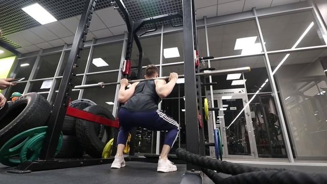 Как Приседать с БОЛЬШИМ ВЕСОМ на Первой Тренировке