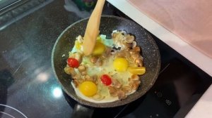 Яичница с грибами и сыром Фета. Отличная идея вкусного завтрака. Вот это Кухня!