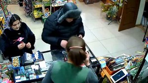 Цыгане разводят продавца на кассе. Продавец устояла! Gypsy deceives the cashier, hides the banknote