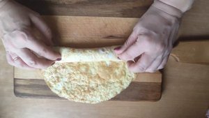 "Кучерявый" - салат от которого я без ума. С куриной печенью и яичными блинчиками!