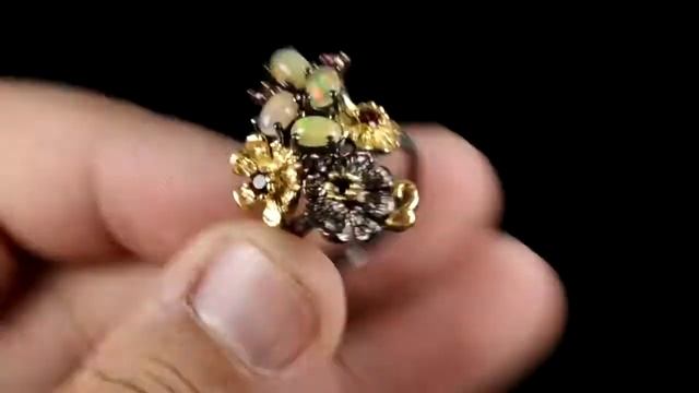 Серебряное кольцо с натуральным опалом арт 33207