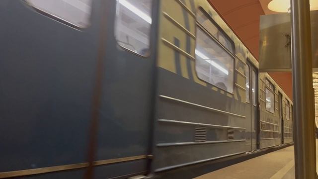 Состав 81-717/714.5 (ЛВЗ) 10190-10191 отправляется от станции «Сретенский Бульвар» смотреть онлайн