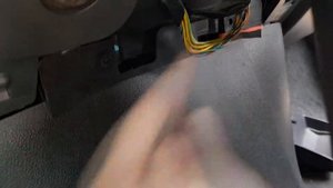 Volvo S40 2008-2012 (Facelift) Waterfall Console Removal - Factory Method