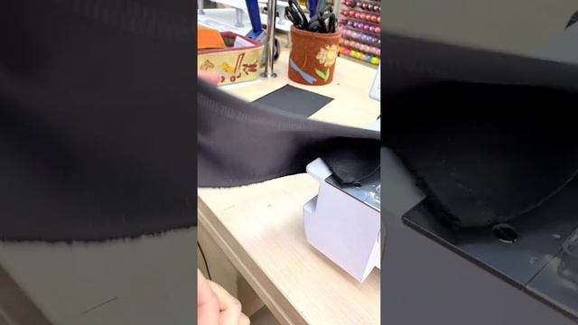 Аксессуары для плоскошовных машин. Лапка для подгиба низа изделия. Лапка для косой бейки и окантовк