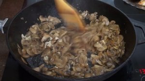 Куриная грудка с грибами в сливочном соусе! Самая нежная куриная грудка!