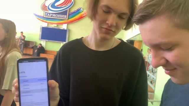 Пришли результаты ЕГЭ. Парни рады смотреть онлайн