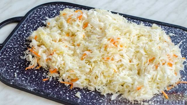 Солянка Орловская с квашеной капустой, курицей, оливками и опятами