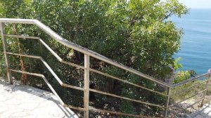 Спуск по лестнице на Яшмовый пляж - любимый пляж Пушкина, Фиолент