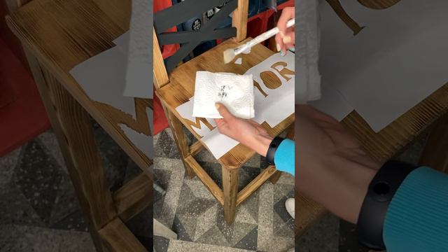 Покраска барного стула материалами Daria Geiler смотреть онлайн