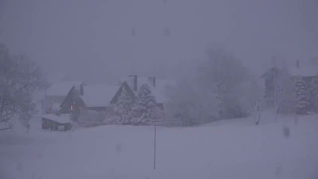 Метель в горах. Падающий снег. Звуки сильного арктического ветра. Под белый шум спи и расслабляйся. смотреть онлайн