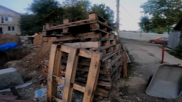 СКРЕБУ ПО СУСЕКАМ ИЩУ МАТЕРИАЛ НА ОПАЛУБКУ ....