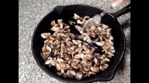 Рулет с сыром, ветчиной и шампиньонами. Roll with ham, cheese and mushrooms. Pizza roll