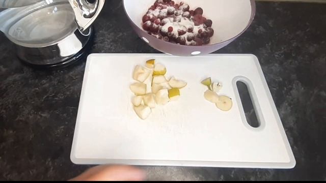 "Вкус, который оставит вас в восторге: компот из замороженных фруктов, ягод и мяты" смотреть онлайн