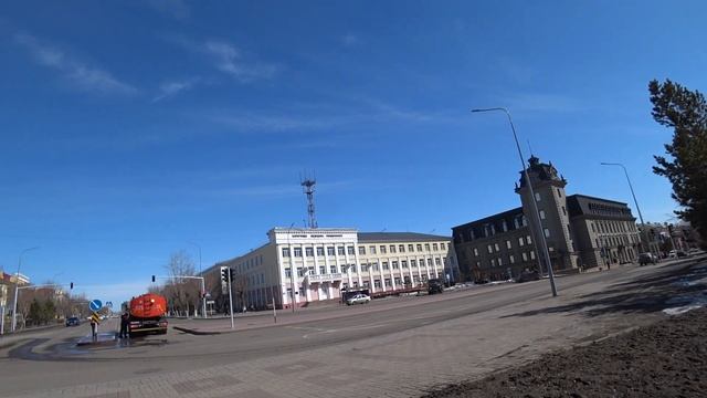 Караганда | подход к Гагарину - скульптурной космической композиции через улицу Ерубаева с Абая