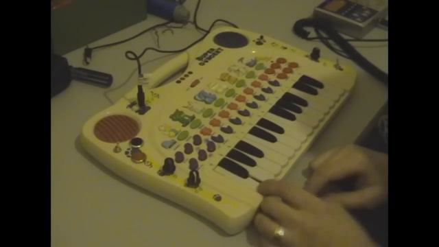 Circuit Bent Super Concert Keyboard Part 2 - by freeform delusion смотреть онлайн