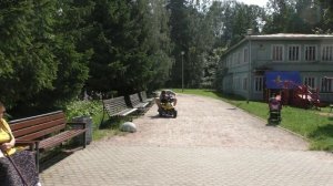Катаемся на детском квадроцикле гоняем популярный детский канал