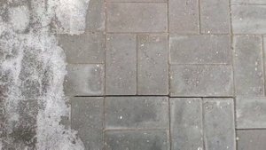 Весна. Брусчатка. Пучение грунта уходит. Восстановление поверхности.