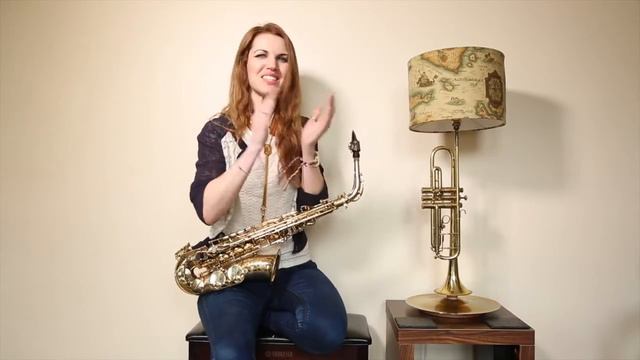 Beginner sax, saxophone fingering, how to play your first tunes on the sax 🎶 lesson/tutorial.