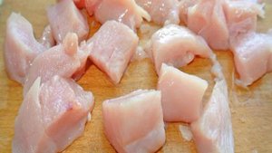 Курица на шпажках с овощами