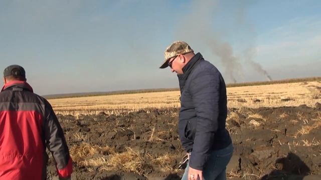 Сможет ли плуг ПС 5/35 и МТЗ 1221 пахать по грязи рисовые поля? Сможет! смотреть онлайн